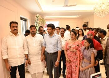 Dr. Pemmasani Chandrasekhar inaugurating Skin Perfect Hospital Guntur in Kothapet