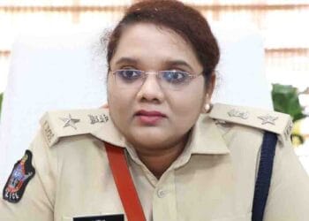 Nellore SP Ajitha Vejendla issuing betting warning to youth