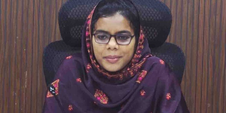 Guntur Collector Thameem Ansariya giving message to SSC students