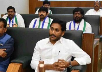 Jagan Mohan Reddy arriving at Tadepalli amid Amaravati capital issue debate