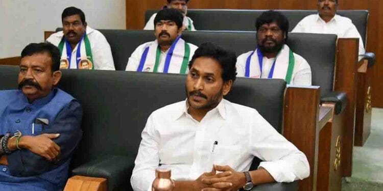 Jagan Mohan Reddy arriving at Tadepalli amid Amaravati capital issue debate