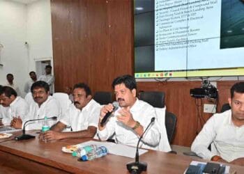 Minister Kollu Ravindra addressing fishermen on Juvvaladinne Defence Project