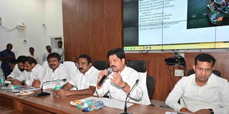 Minister Kollu Ravindra addressing fishermen on Juvvaladinne Defence Project