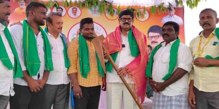 Minister distributing Pattadar passbooks under Mee Bhoomi Mee Hakku Programme