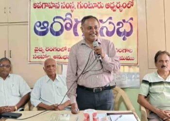 Dentist explaining modern dental treatments and oral hygiene tips to audience in Guntur