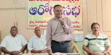 Dentist explaining modern dental treatments and oral hygiene tips to audience in Guntur