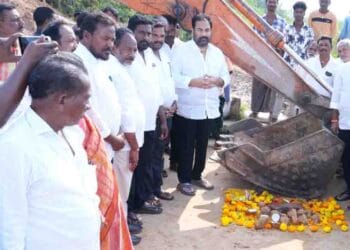 Nellore Rural MLA Kotamreddy Sridhar Reddy laying Mulamudi Bridge Foundation Stone at Mulamudi village