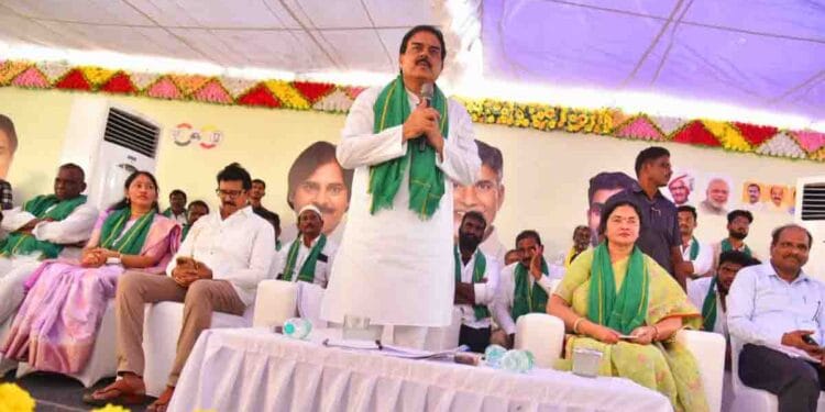 Nadendla Manohar inspecting paddy procurement centre in Nellore and interacting with farmers