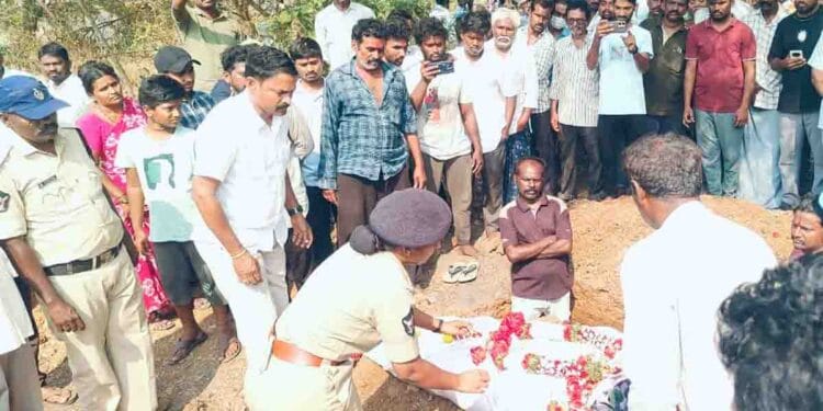 Police officers paying tribute to ASI Yuvaraj during funeral in Nandyal district