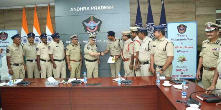 Prakasam SP V Harshavardhan Raju receiving ABCD Award for Best Crime Detection from DGP Harish Kumar Gupta