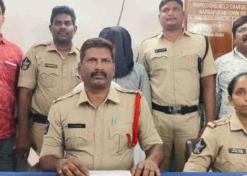 Inter-District Thief Arrested in Narsapuram with stolen gold and silver