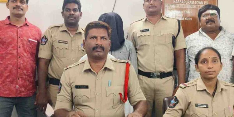 Inter-District Thief Arrested in Narsapuram with stolen gold and silver